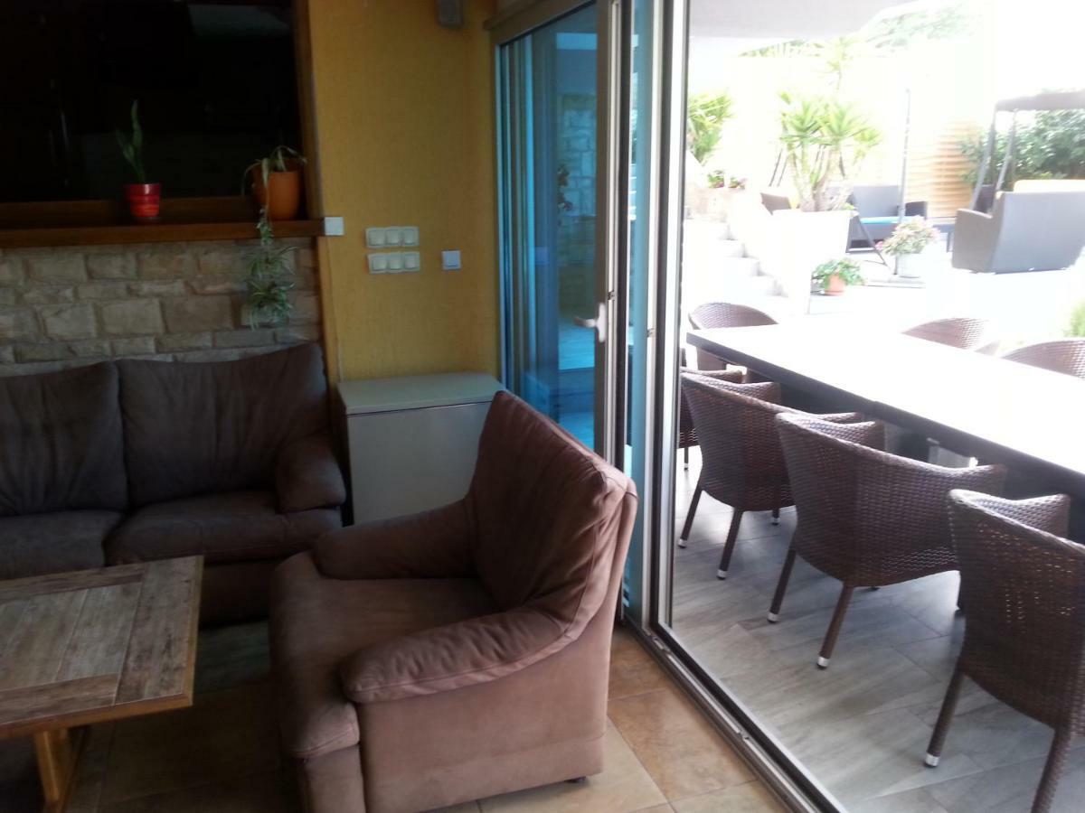 Apartment Nella קוסטרנה מראה חיצוני תמונה